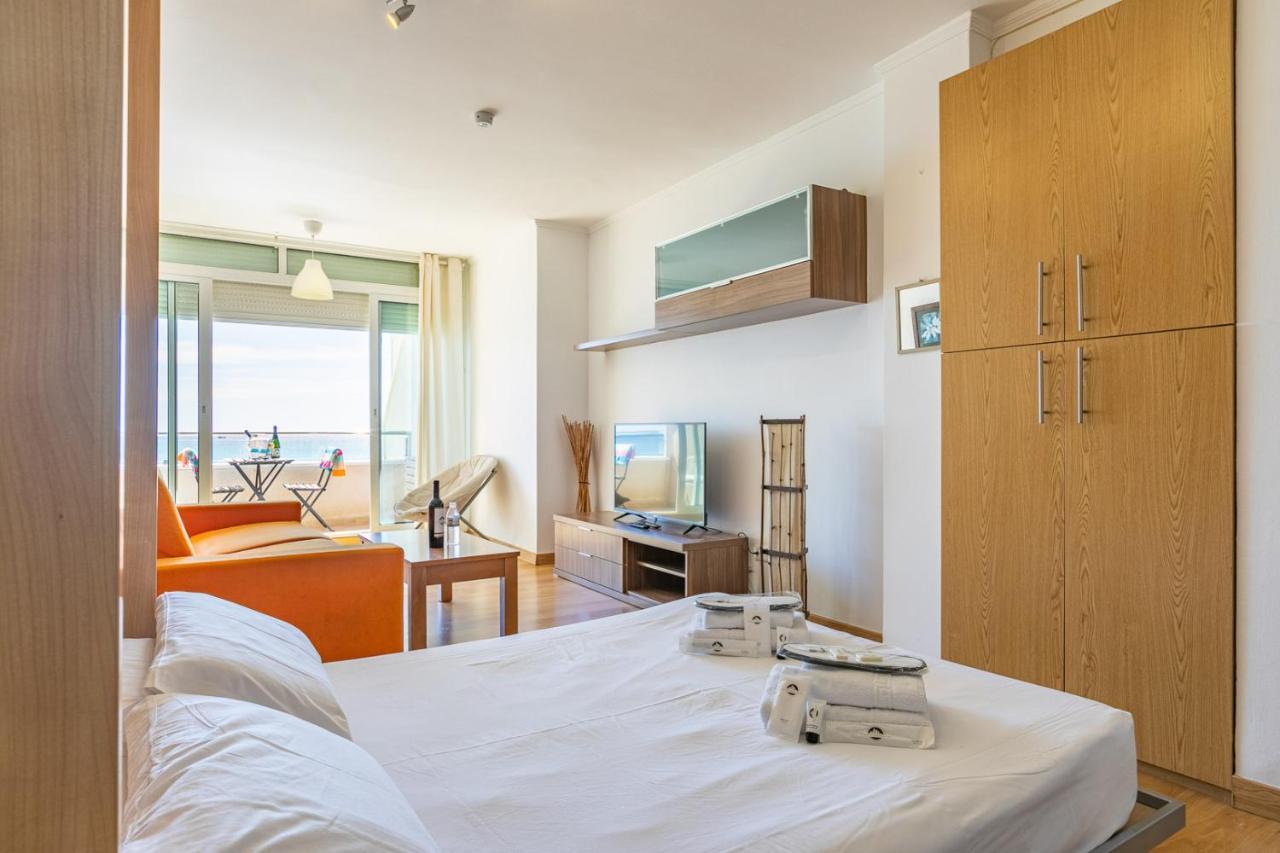 شقة Apartamento El Velero Primera Linea Playa توريمولينوس المظهر الخارجي الصورة